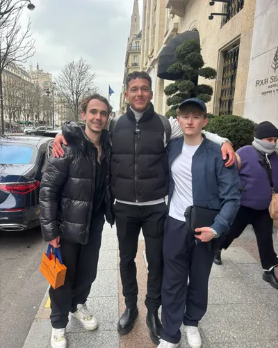 Mathis et Antoine avec Loïc Bourget à Paris